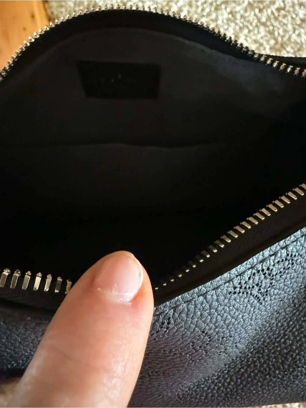 Louis Vuitton Why Knot PM Mahina Noir - Picture 10 of 16